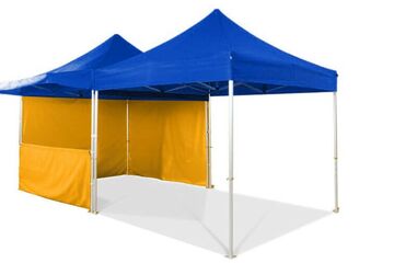 2-farbige Zeltlandschaft aus einem 3x3m QUICKUPTENT ALU-HEXAGON Faltzelt mit Vordach und halber Seitenwand und einen 3x3m Faltzelt