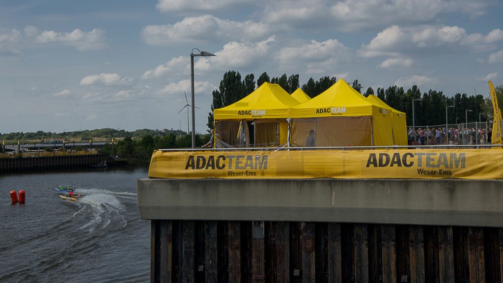 Racetents / Rennzelte  mit Volantbranding beim ersten ADAC Weser-Ems Motorbootrennen Waterfront Bremen